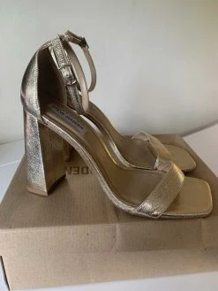 Recurate TIAA HEEL IN GOLD - SM REBOOTED